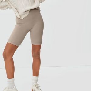 Everlane Seamless Bike Shorts in Mocha